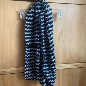 Black and white chunky infinity scarf
